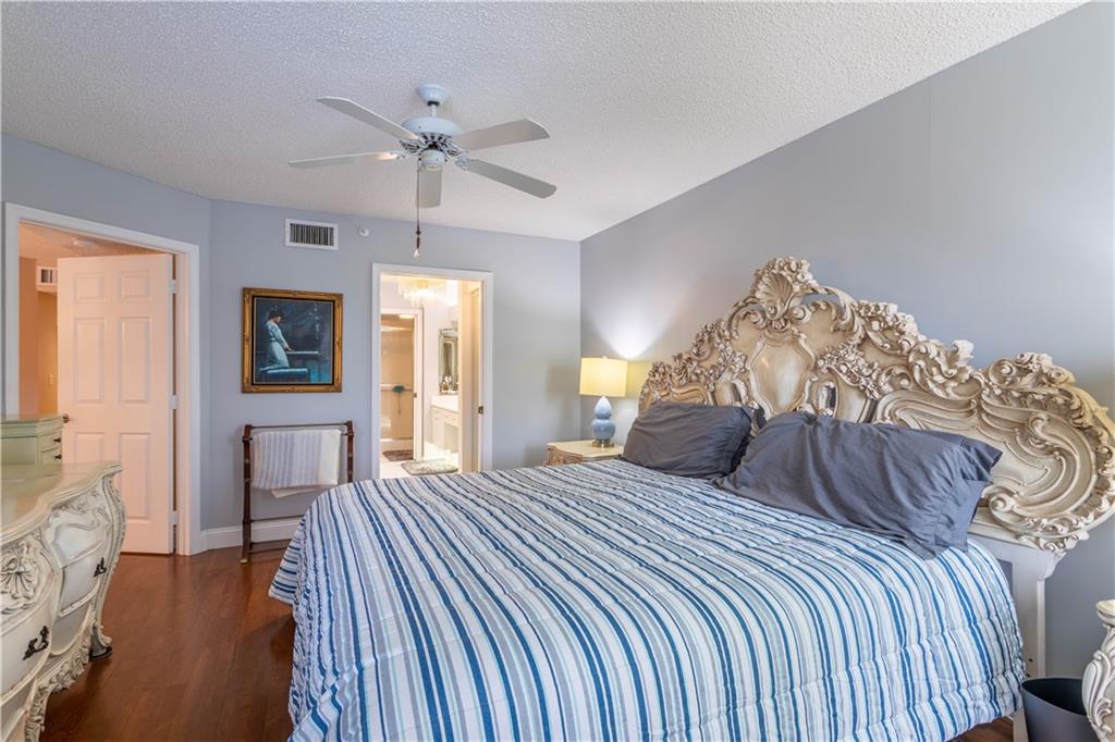 KINGS POINTE - Residential