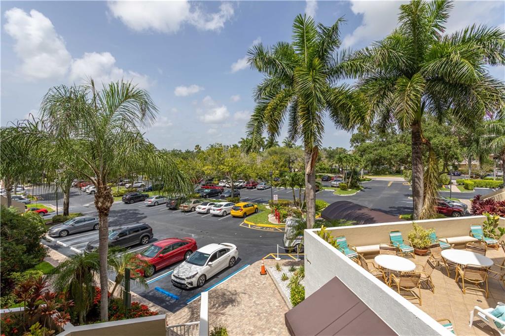 KINGS POINTE - Residential