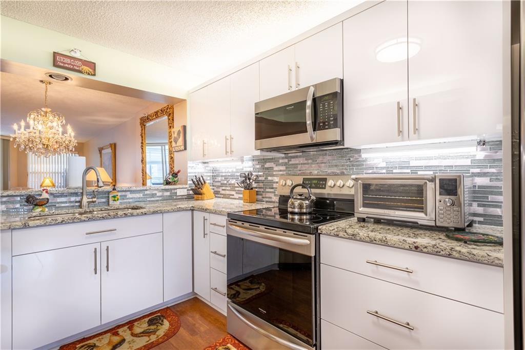 KINGS POINTE - Residential