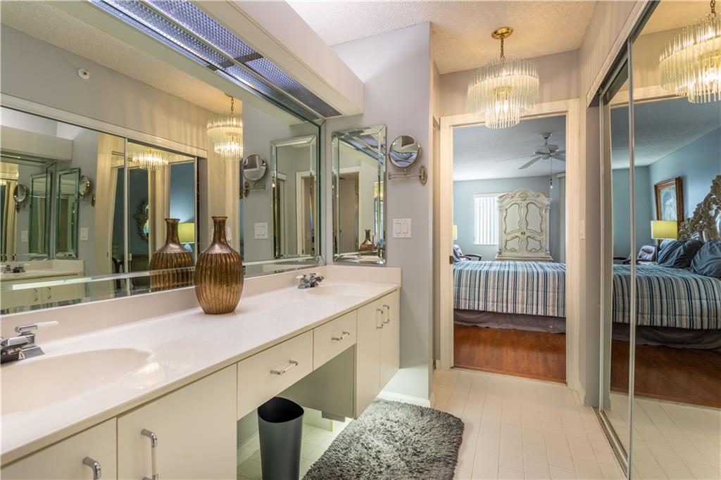 KINGS POINTE - Residential