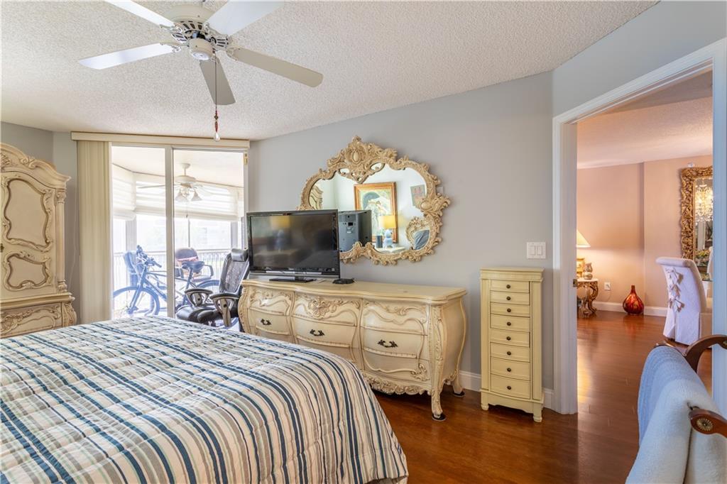 KINGS POINTE - Residential