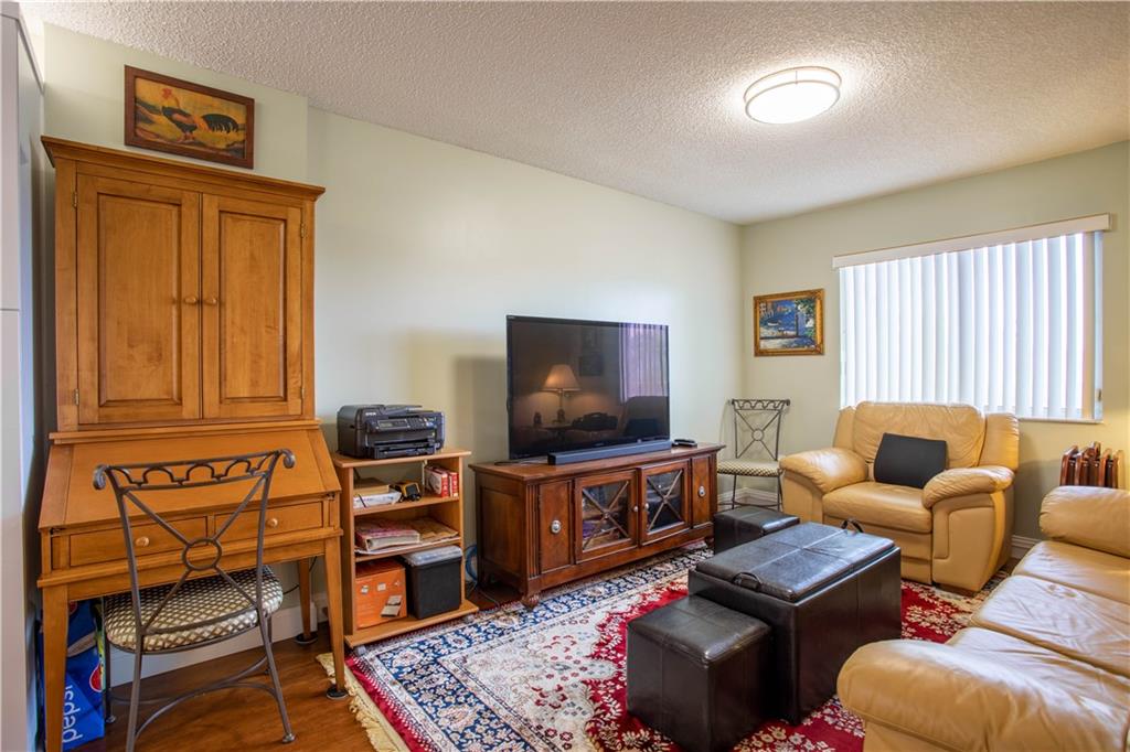 KINGS POINTE - Residential