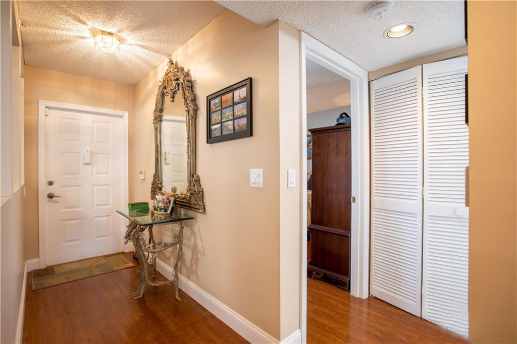 KINGS POINTE - Residential