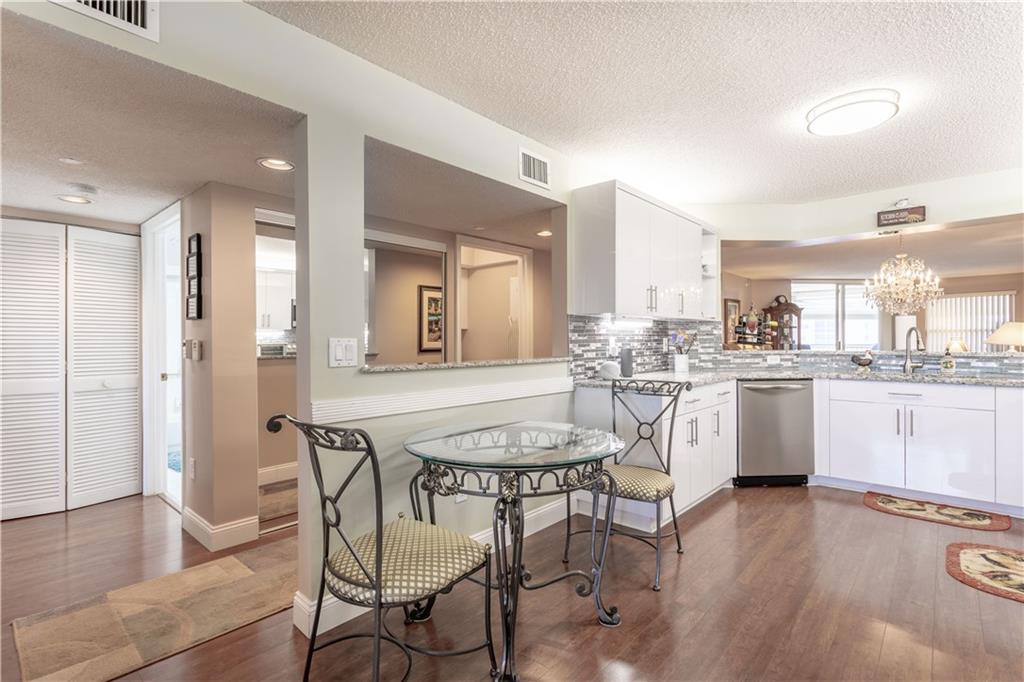 KINGS POINTE - Residential