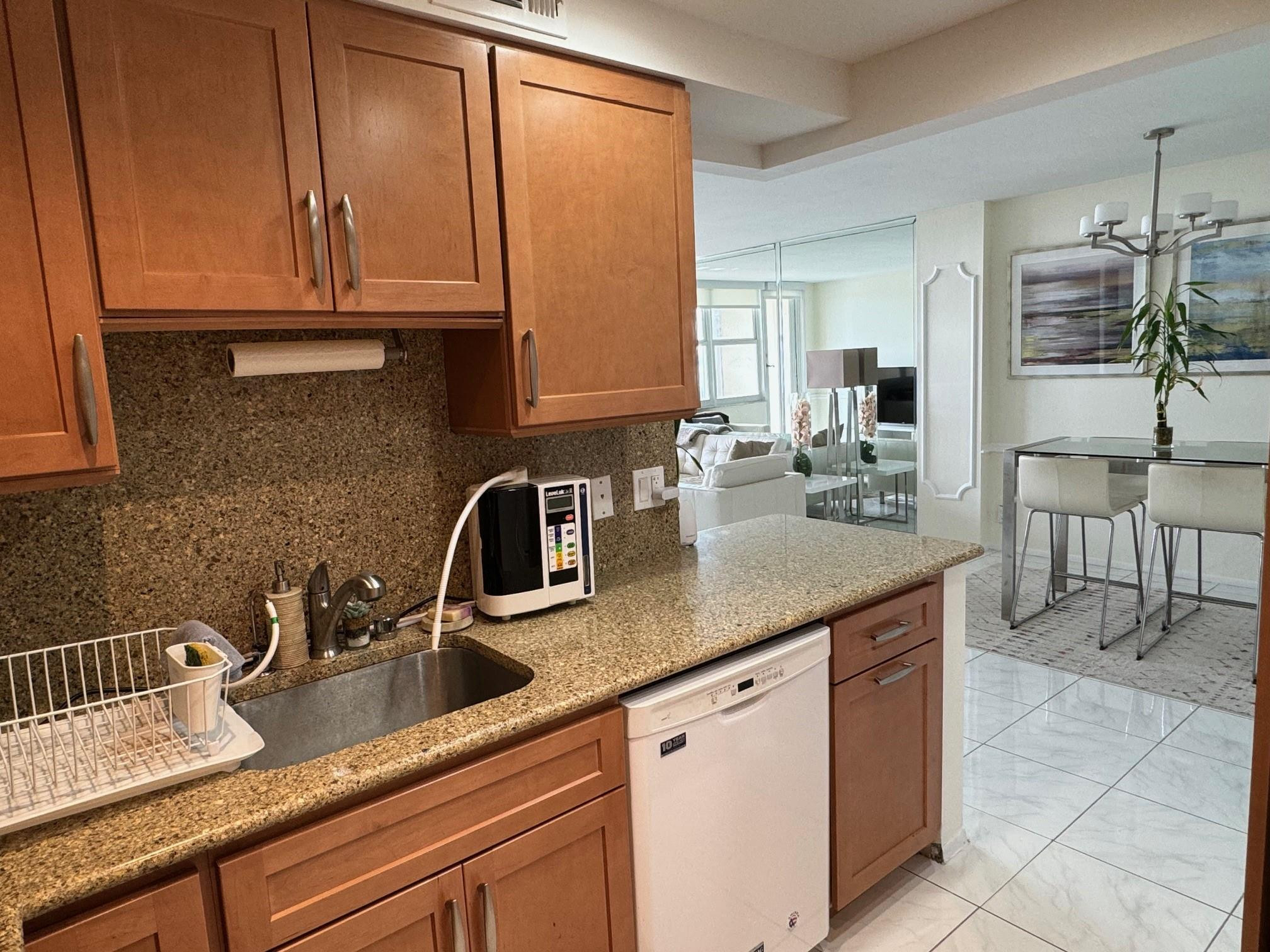 305 N Pompano Beach Boulevard 1006