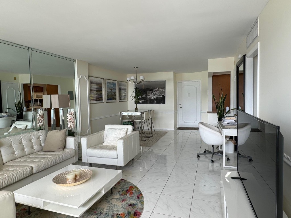 305 N Pompano Beach Boulevard 1006