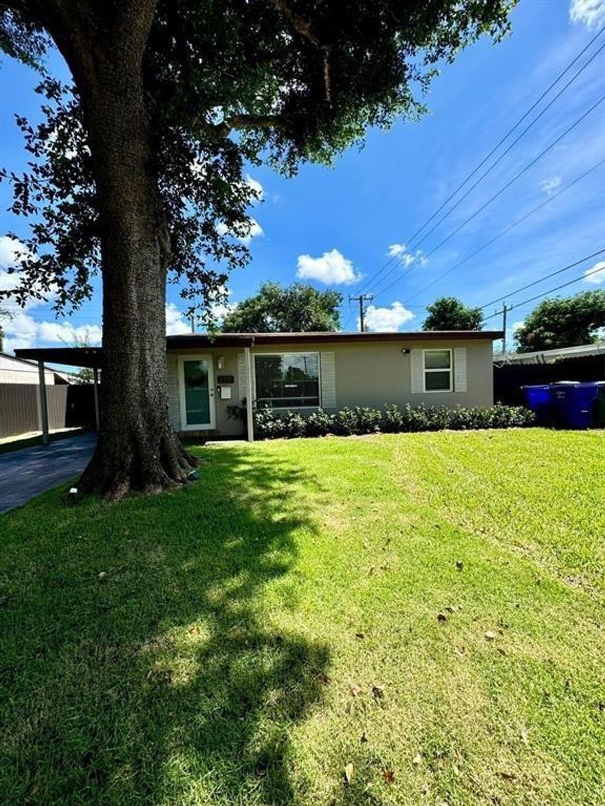 Beautifully updated 2-bedroom, 1-bath single-family home available for rent. Features laminate floors throughout, stainless steel appliances, impact windows, and a newer roof for added comfort. Spacious yard ideal for outdoor living. Easy approval process and quick move-in available. Conveniently located and available from January​​‌​​​​‌​‌​​​‌‌​​​‌‌‌​​‌​​‌‌​​​​ 12.