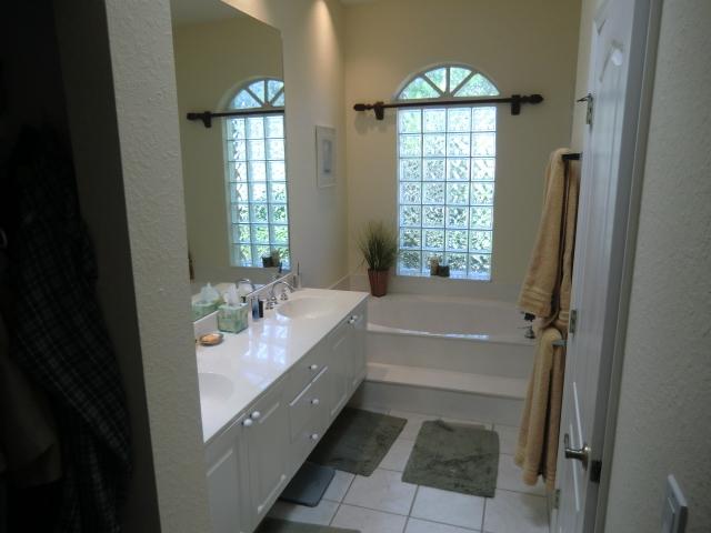 VILLA D ESTE - Residential Lease