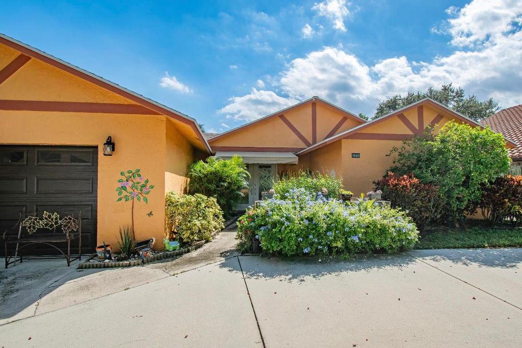 Photo of 7480 San Clemente Place, Boca Raton, FL 33433 (MLS # R11151450)