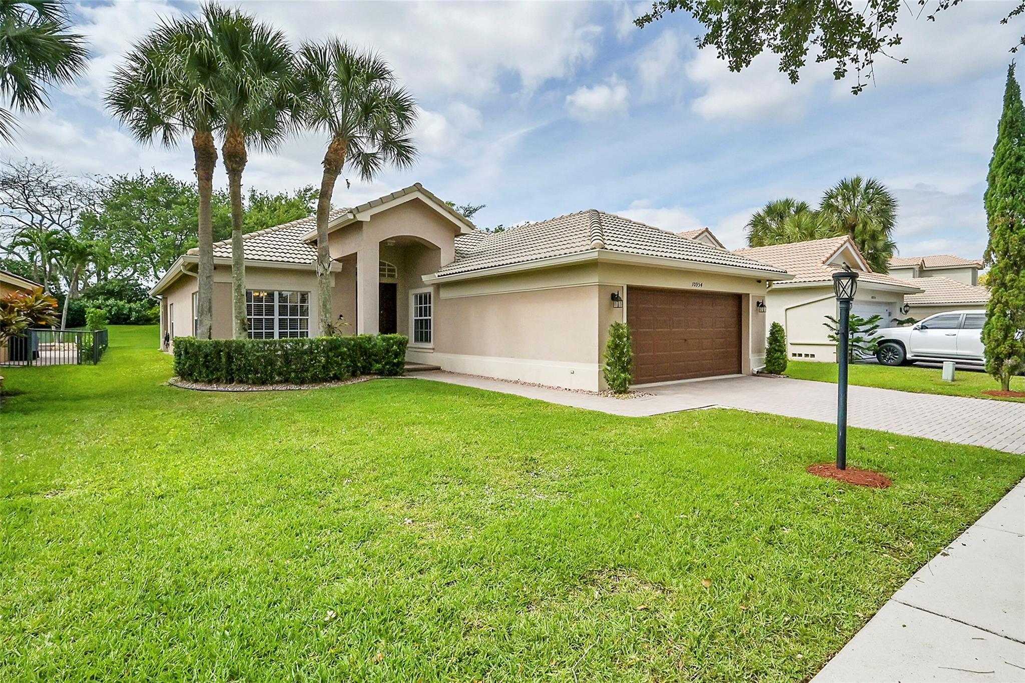 PARKLAND ISLES - Residential