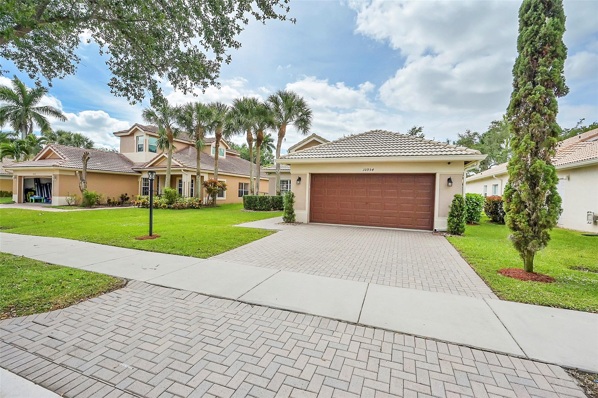 PARKLAND ISLES - Residential