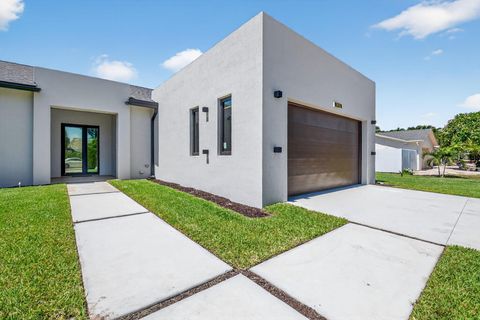 3920 Espan Court Palm Springs FL 33461