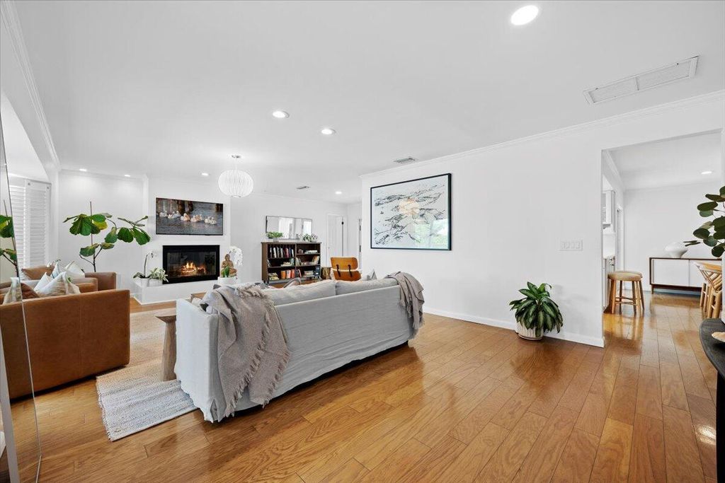 Photo of 232 Cove Place, Jupiter Inlet Colony, FL 33469 (MLS # R11043889)