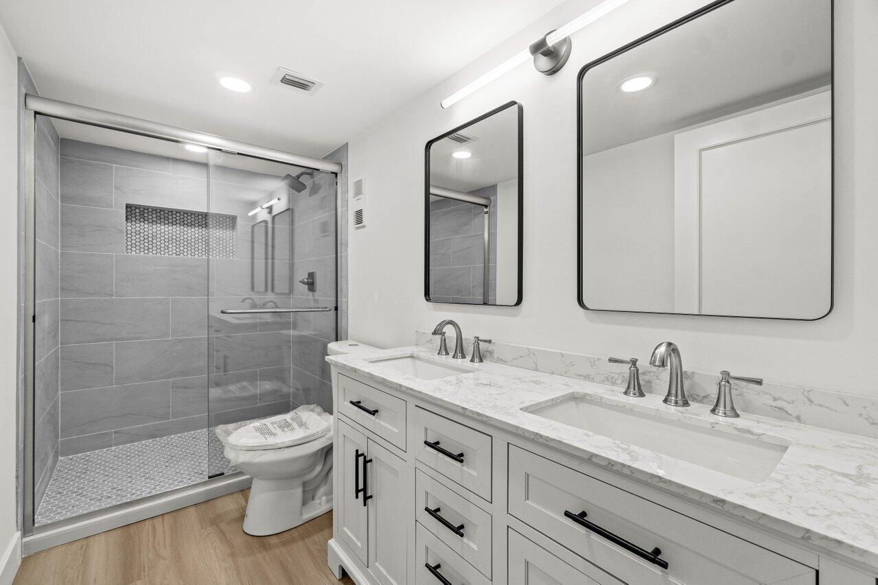 7076 Huntington Lane 208