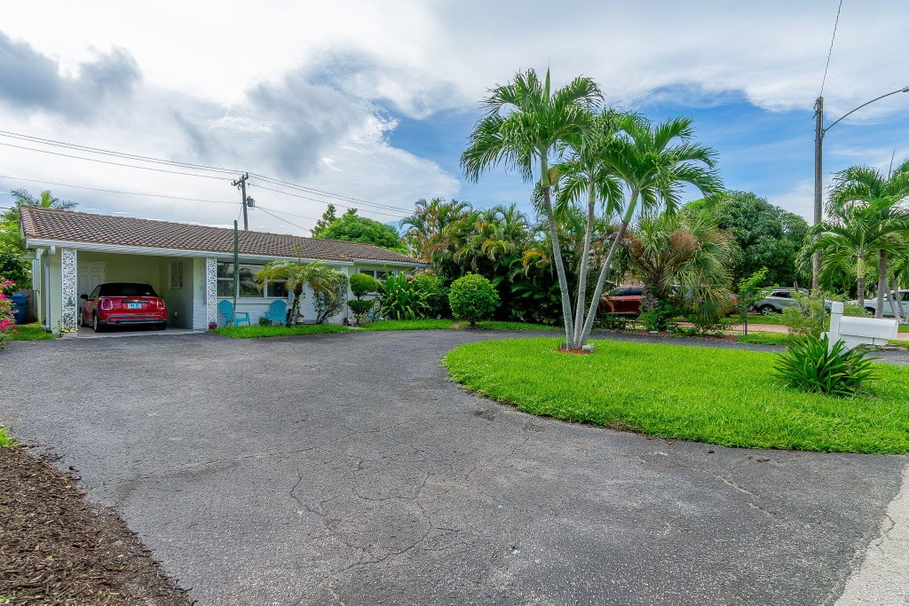 Photo of 1318 CARDINAL Lane, Lantana, FL 33462 (MLS # B26075987)