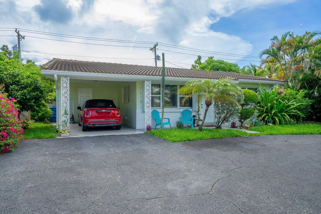 Photo of 1318 CARDINAL Lane, Lantana, FL 33462 (MLS # B26075987)