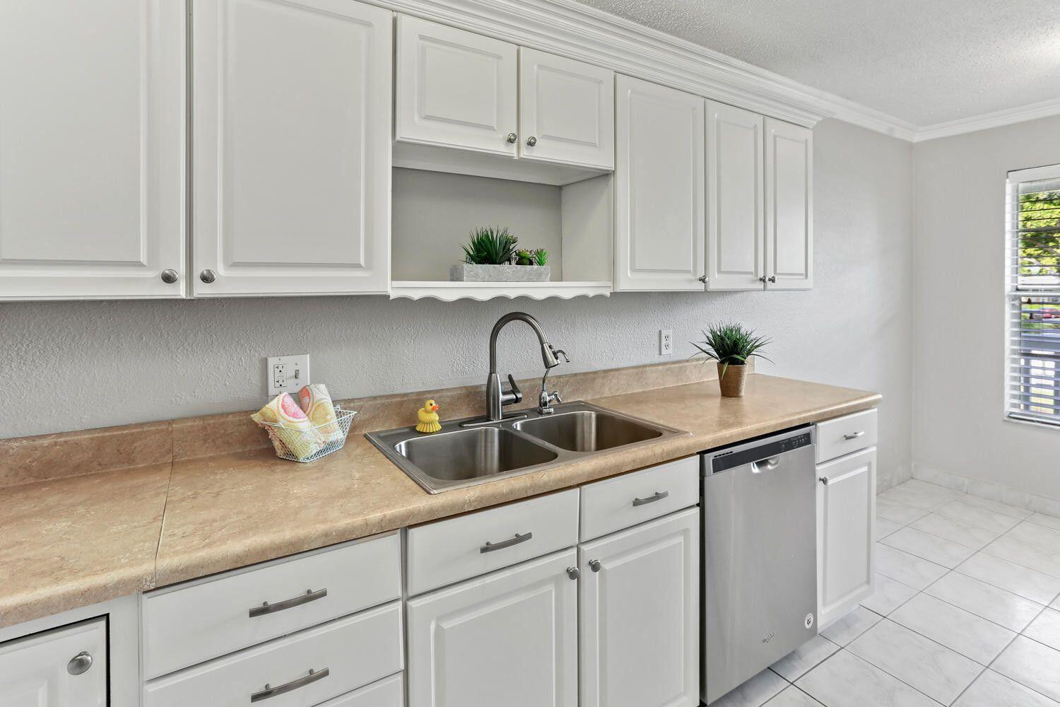 PINES OF DELRAY CONDO - Residential Lease