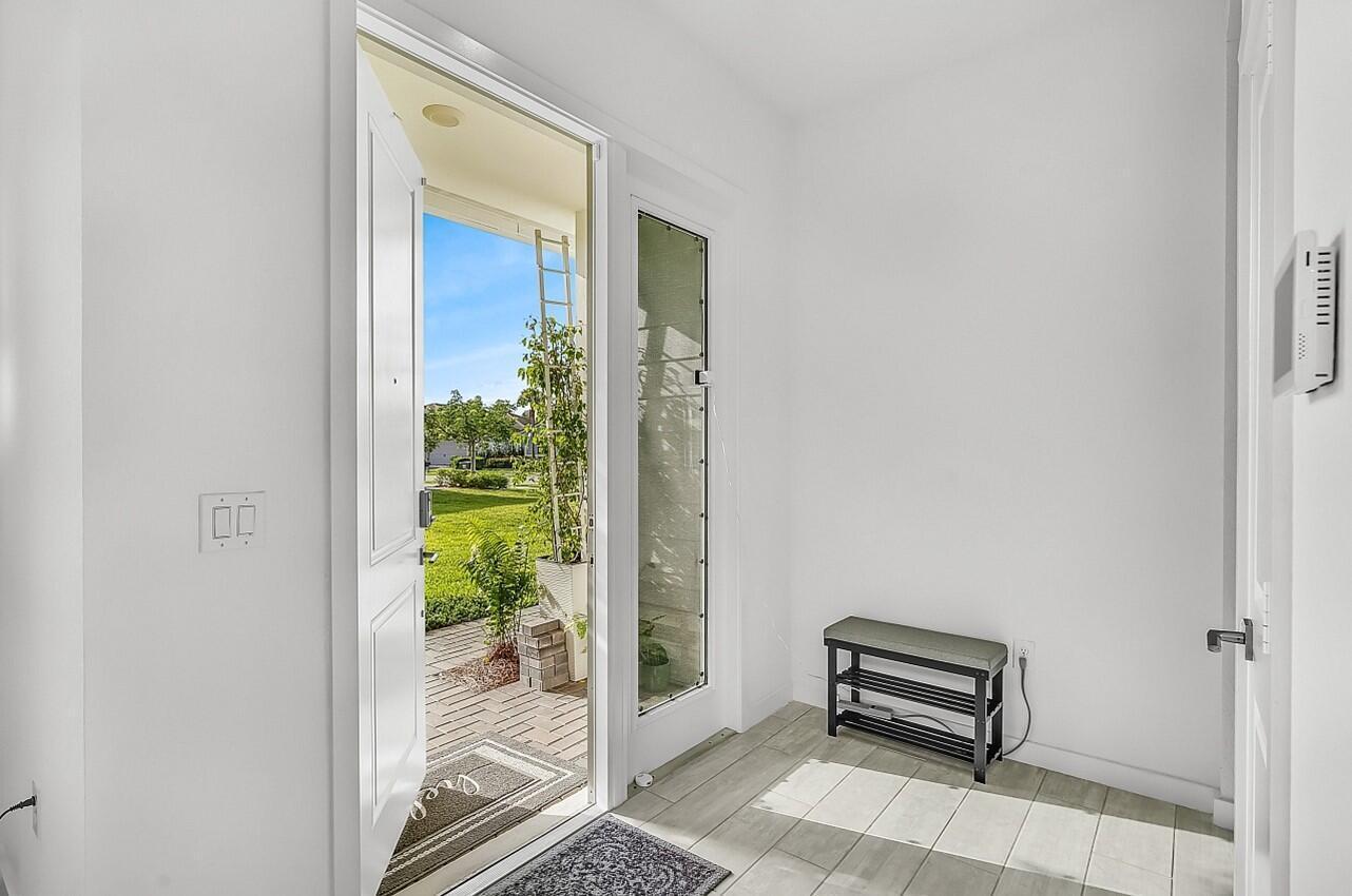 19567 Weathervane Way, Loxahatchee, FL, 33470/$505,000 4 19567 Weathervane Way