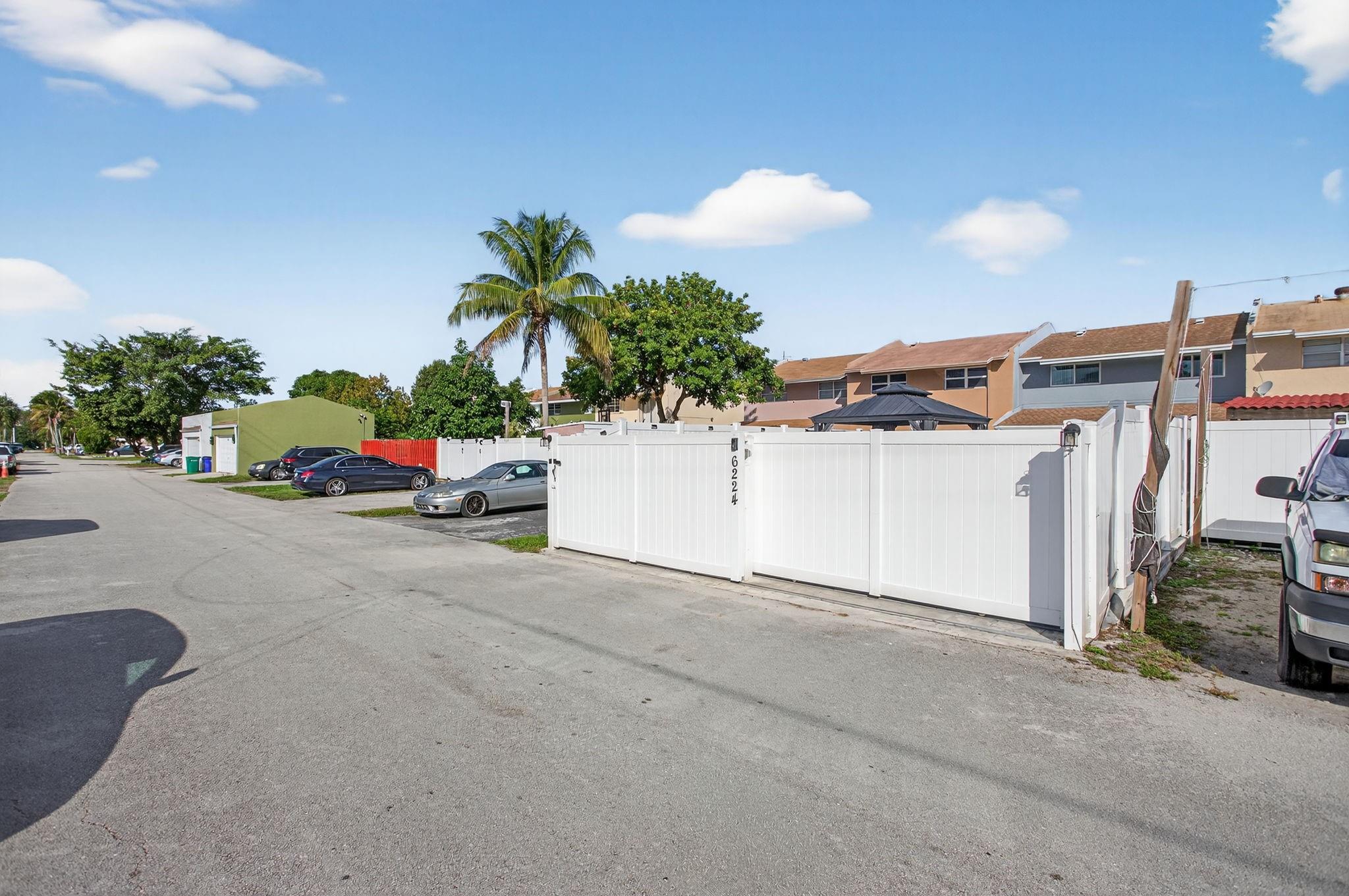 KIMBERLY TOWNHOUSE - Residential