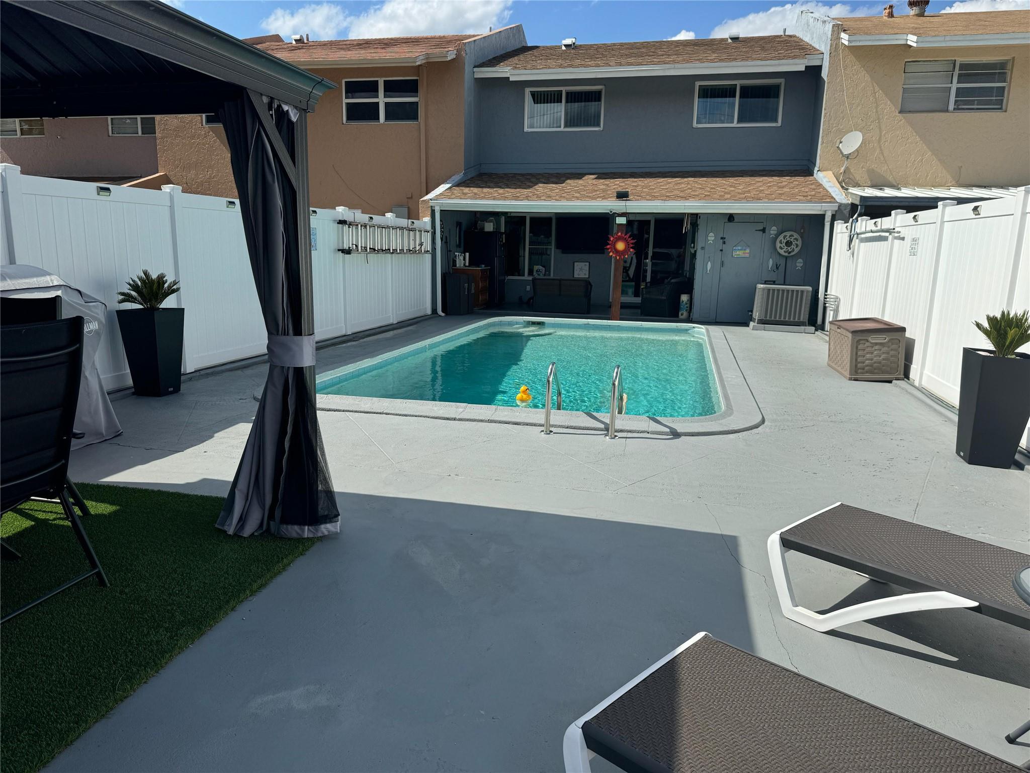 KIMBERLY TOWNHOUSE - Residential