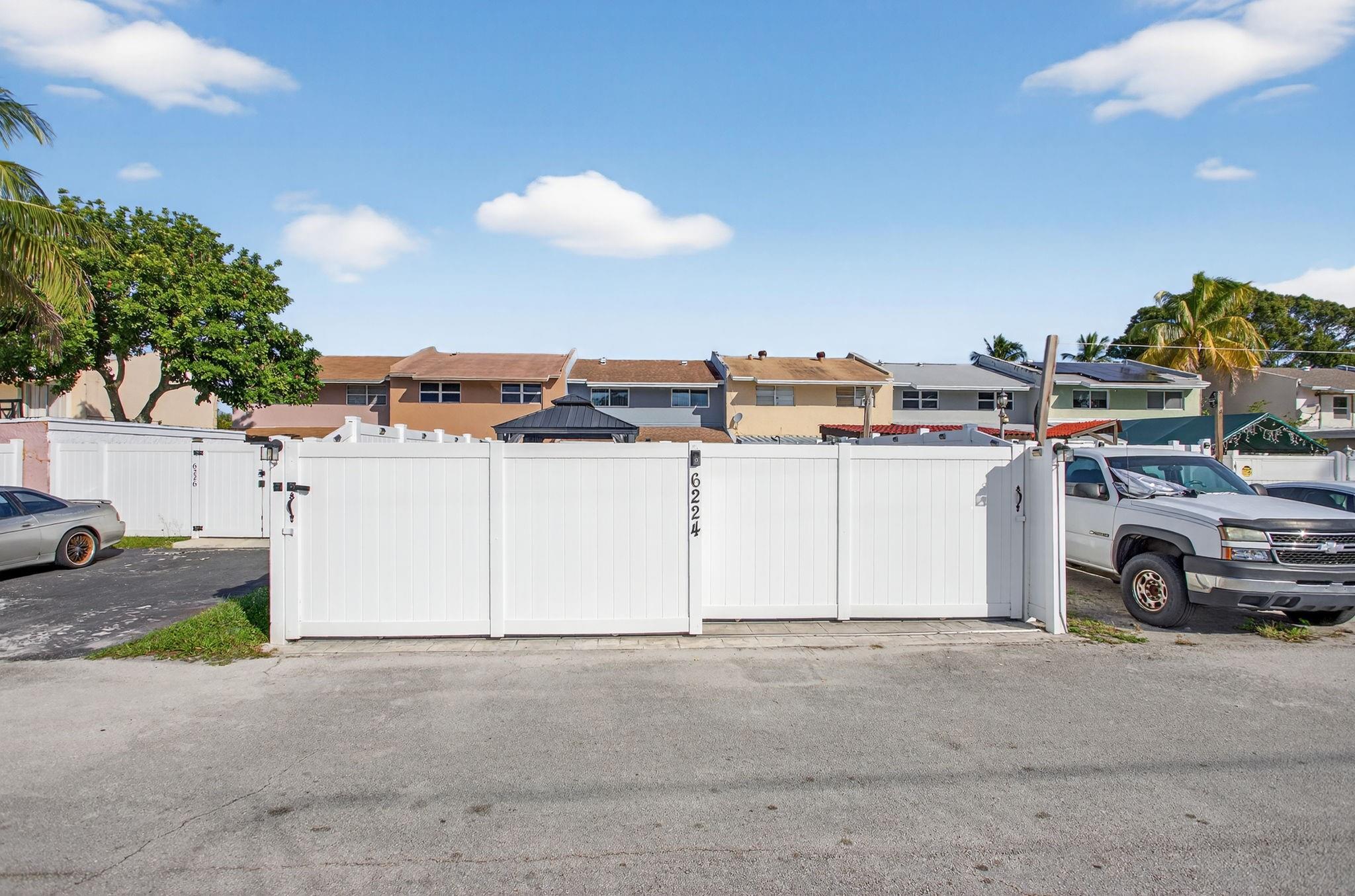 KIMBERLY TOWNHOUSE - Residential