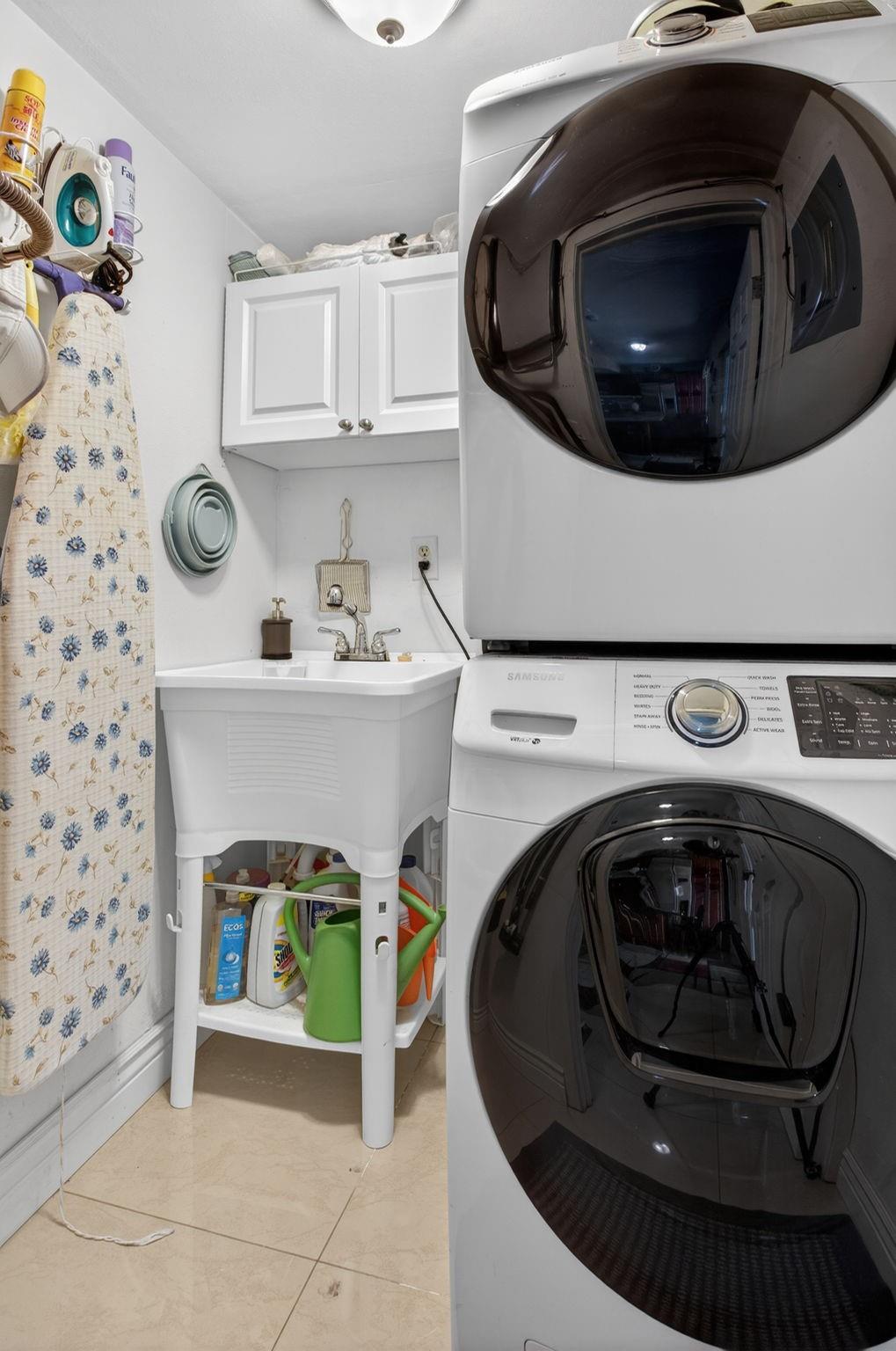 KIMBERLY TOWNHOUSE - Residential