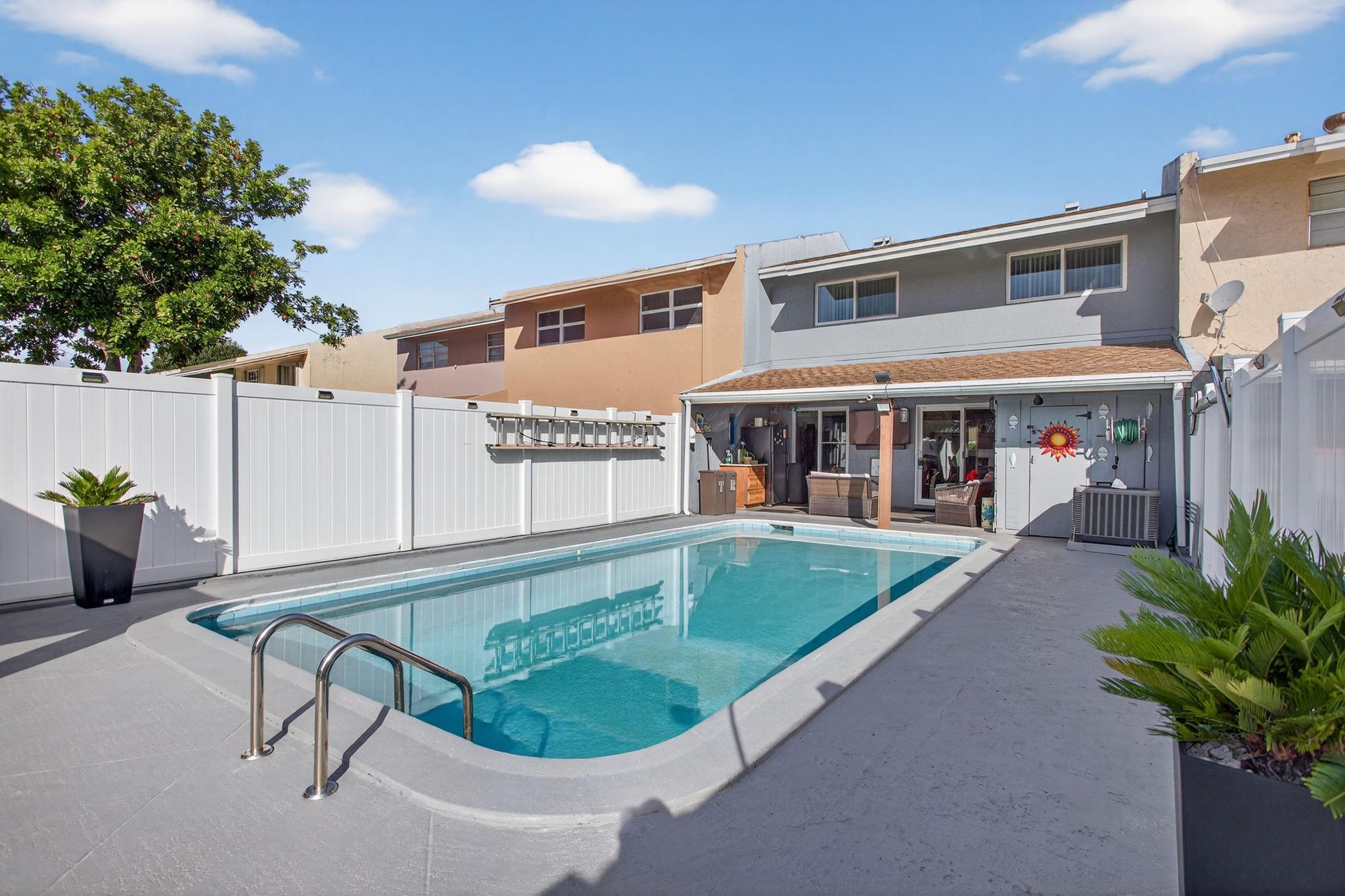 KIMBERLY TOWNHOUSE - Residential