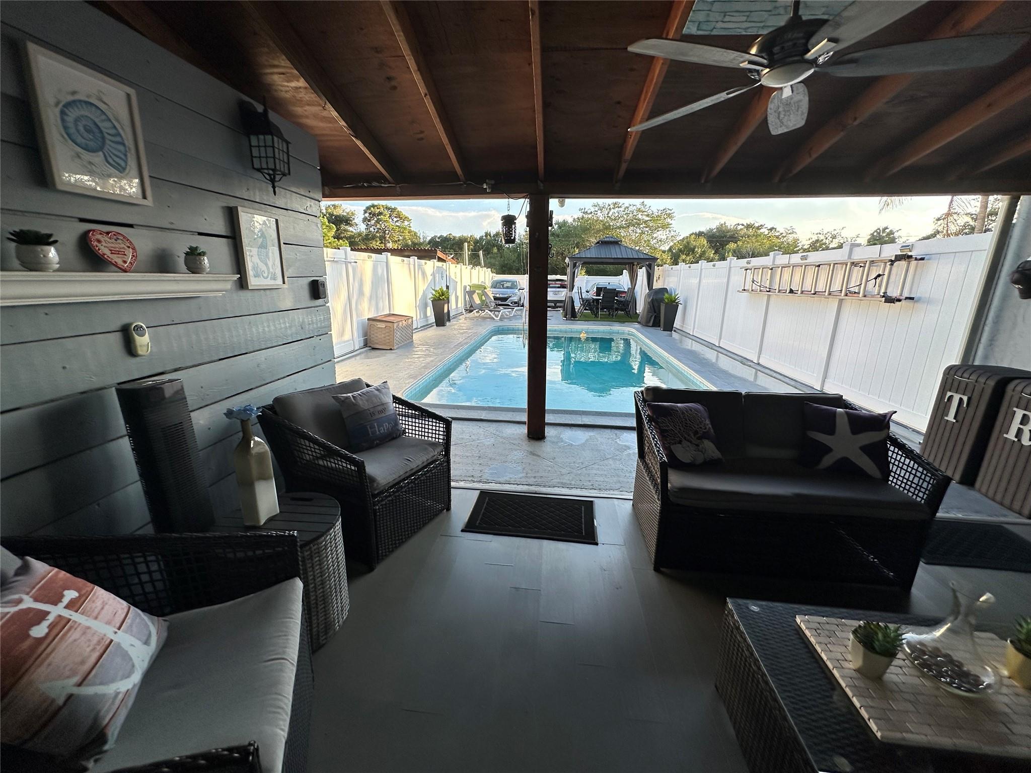 KIMBERLY TOWNHOUSE - Residential