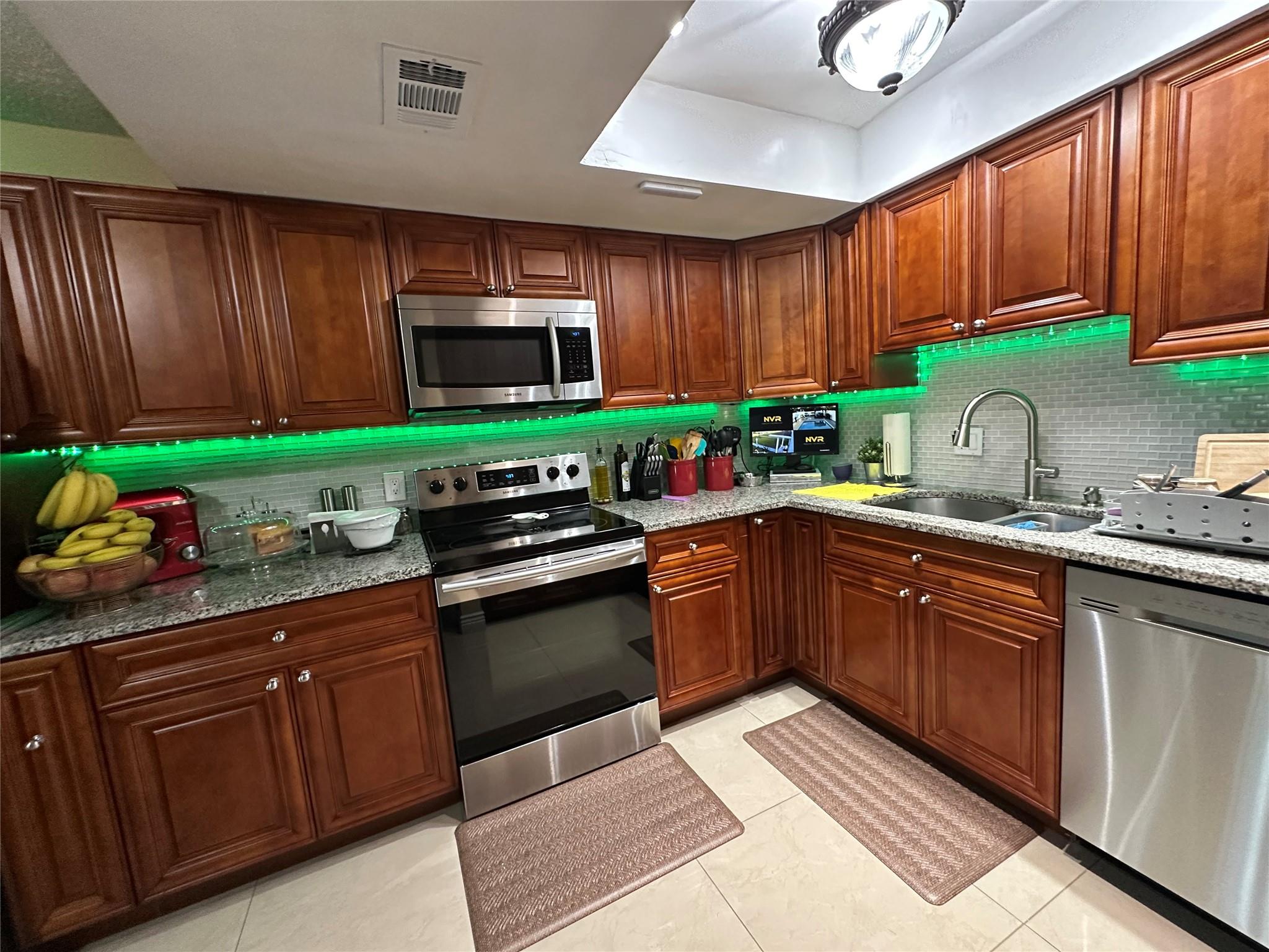 KIMBERLY TOWNHOUSE - Residential