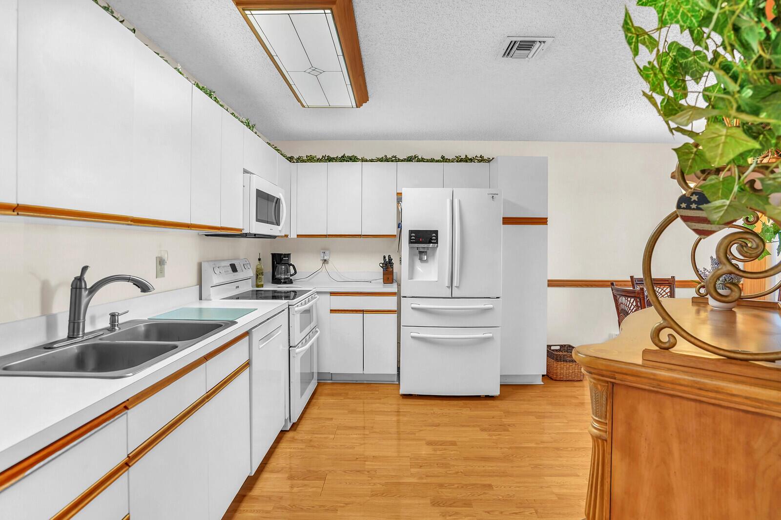 117 Sunshine Boulevard