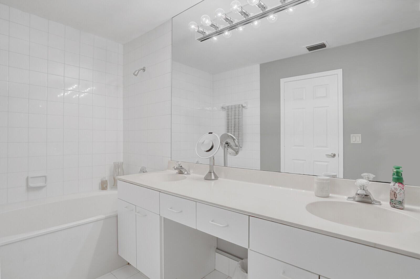 LANTERN WALK 2 - Residential