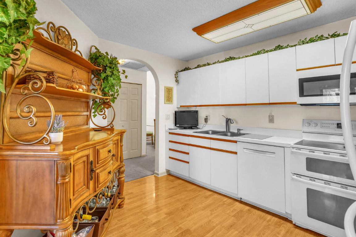 View photos, virtual tours, details... 117 Sunshine Boulevard