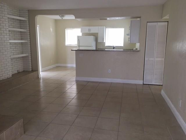 LAUDERDALE MANORS - Residential