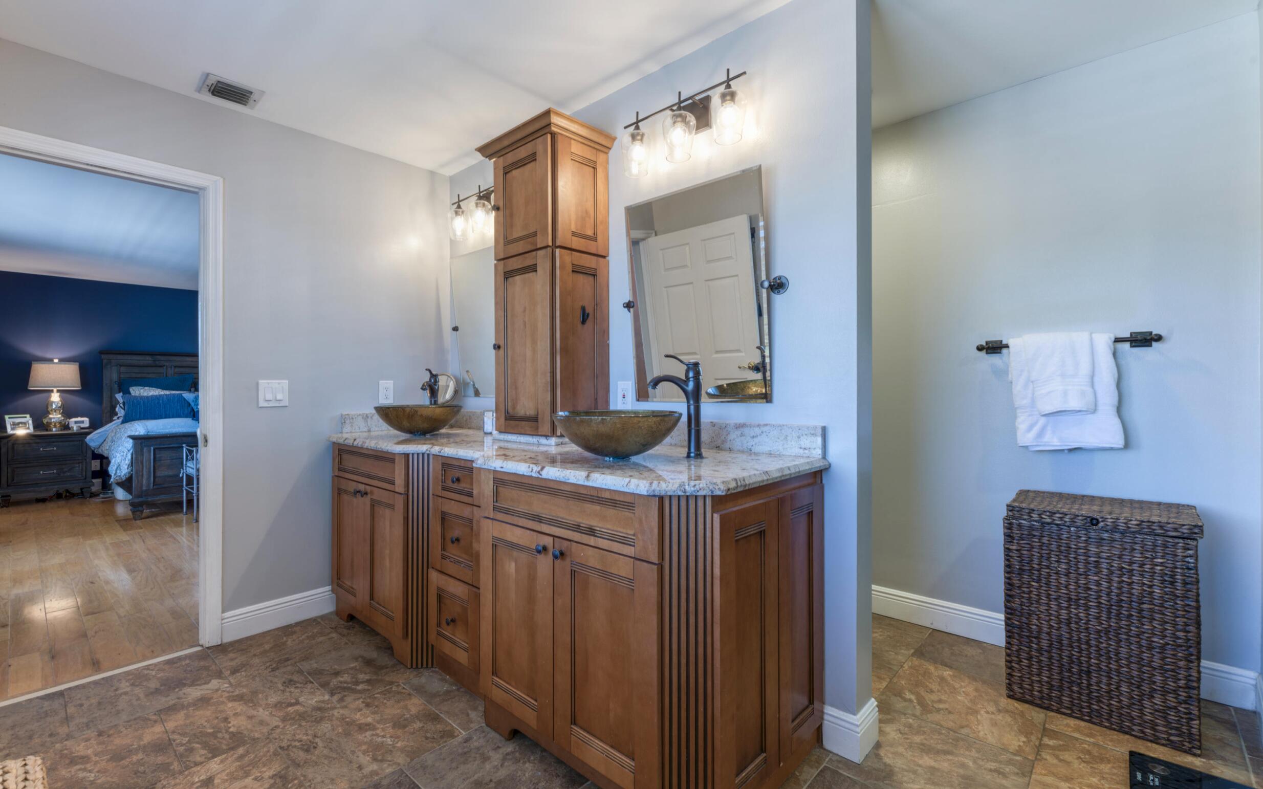 SHOREWOOD - Residential