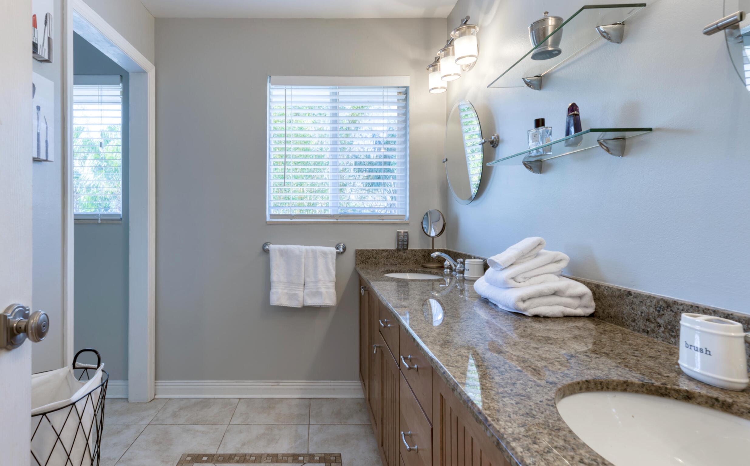SHOREWOOD - Residential