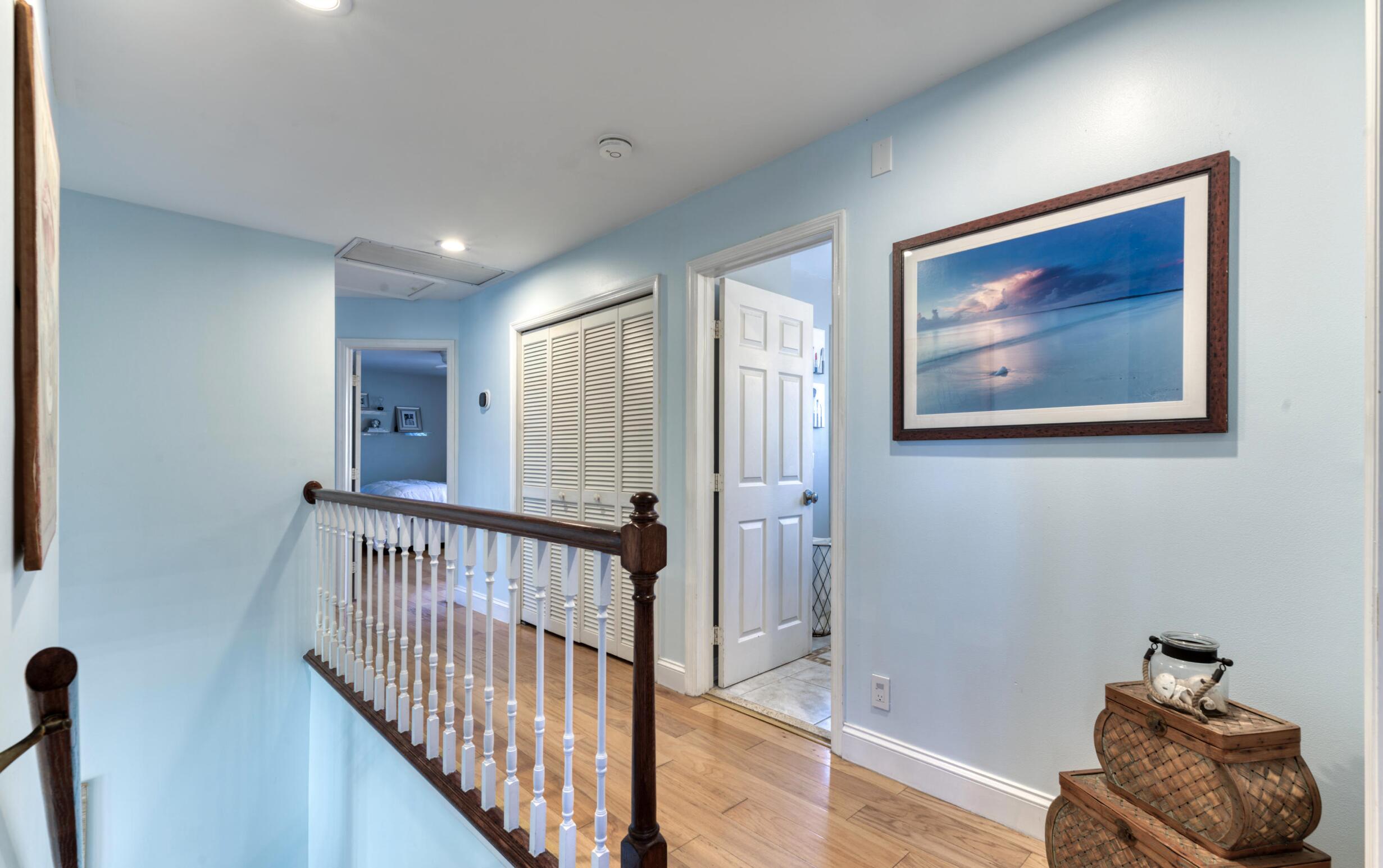 SHOREWOOD - Residential