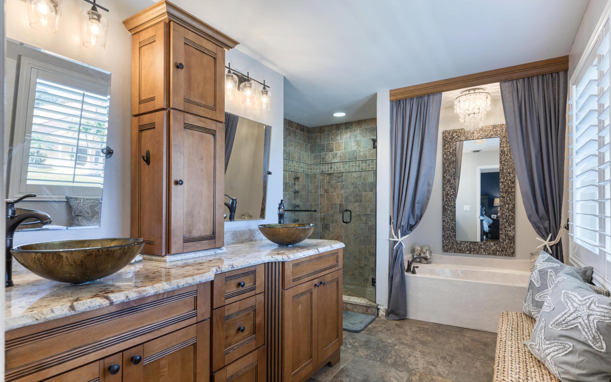 SHOREWOOD - Residential