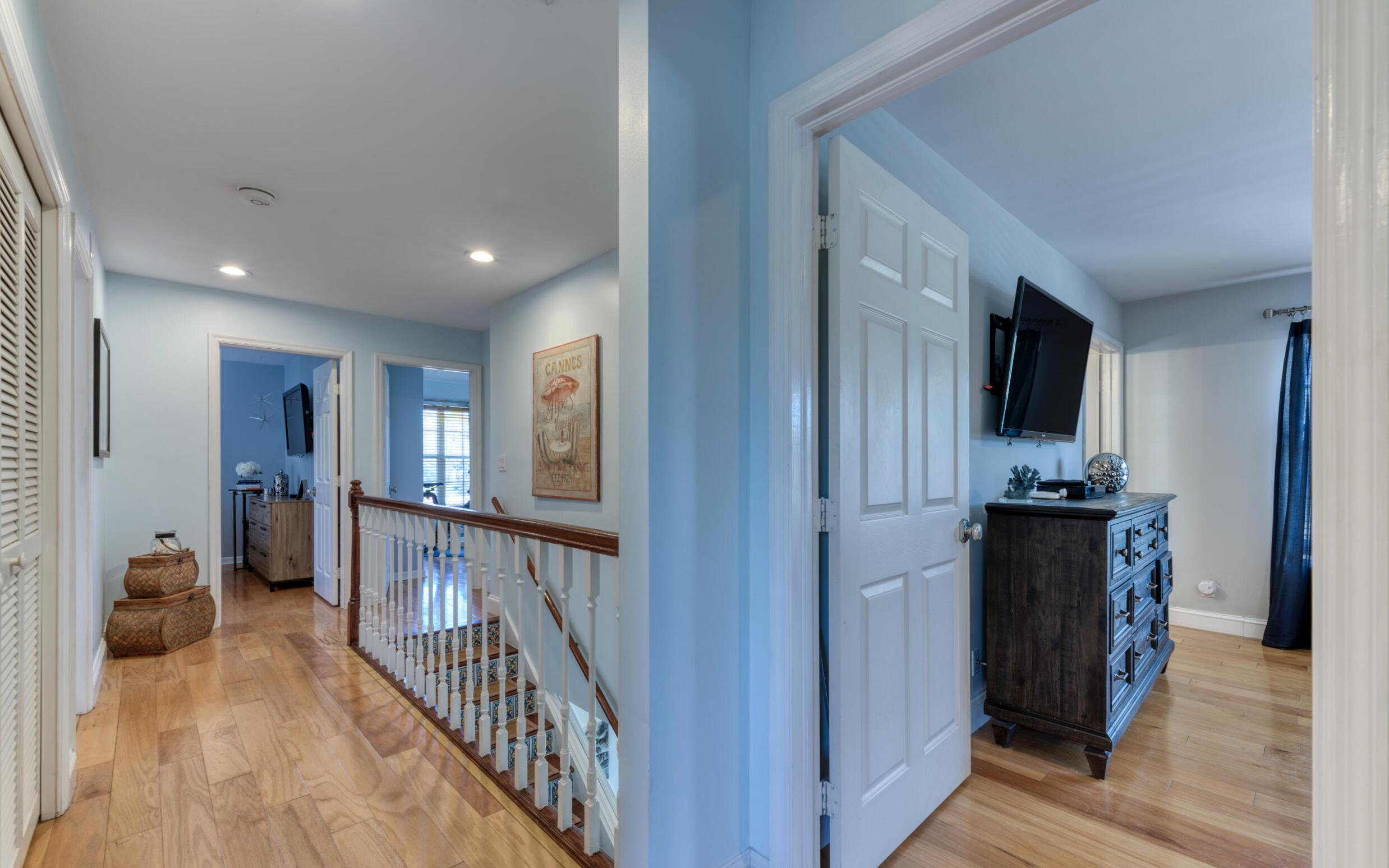 SHOREWOOD - Residential
