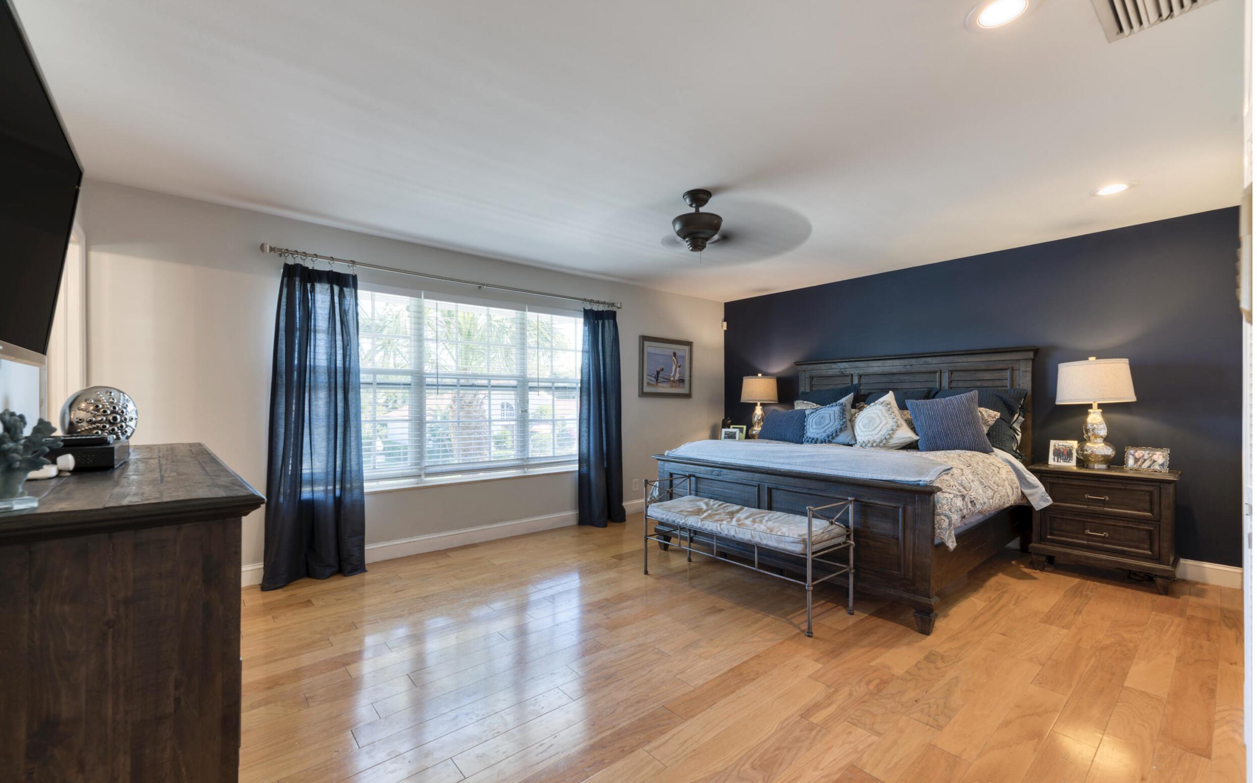 SHOREWOOD - Residential