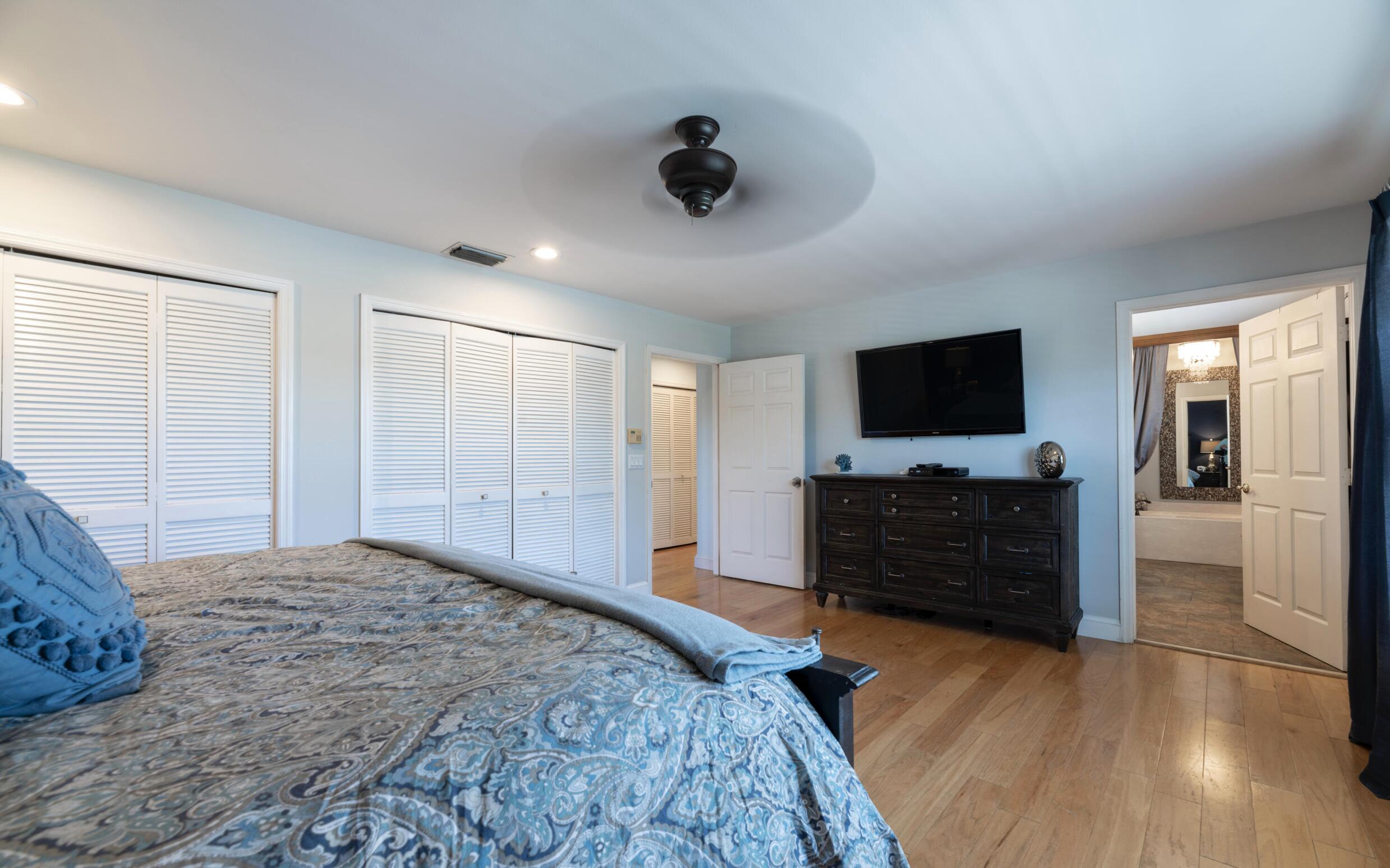SHOREWOOD - Residential