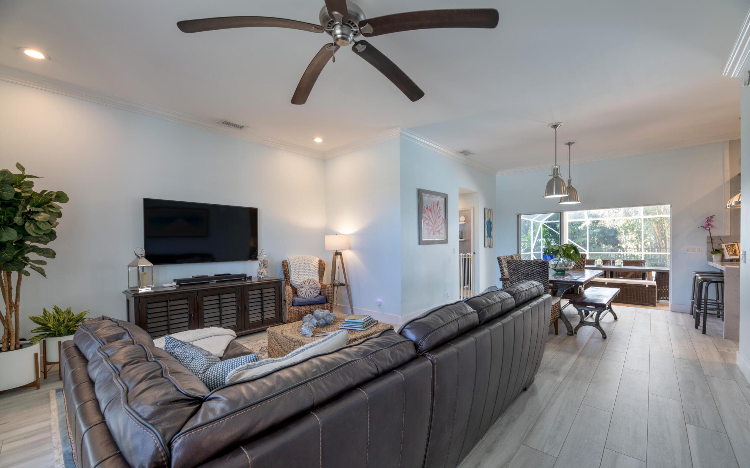 SHOREWOOD - Residential