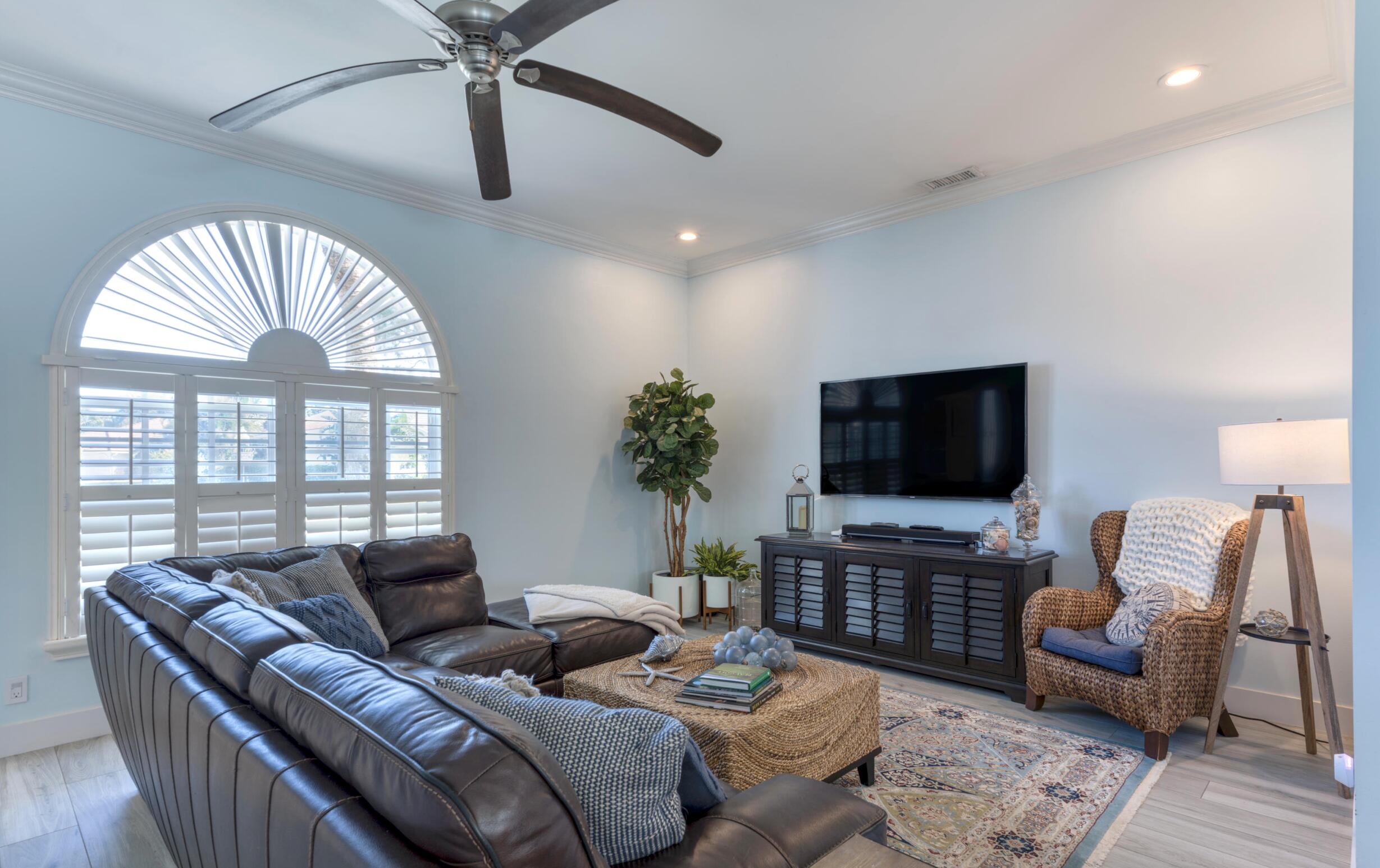SHOREWOOD - Residential
