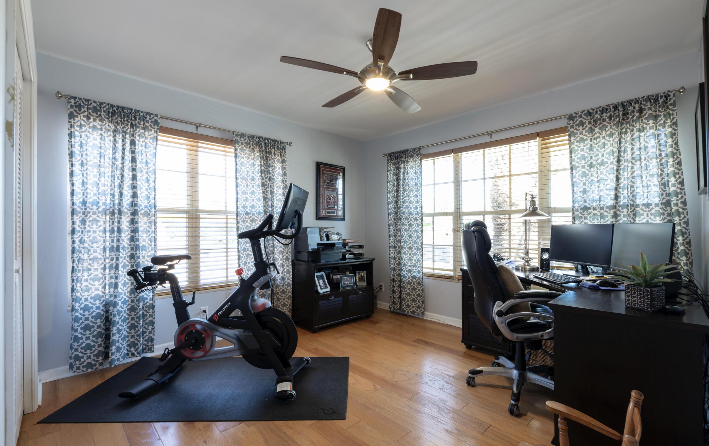 SHOREWOOD - Residential