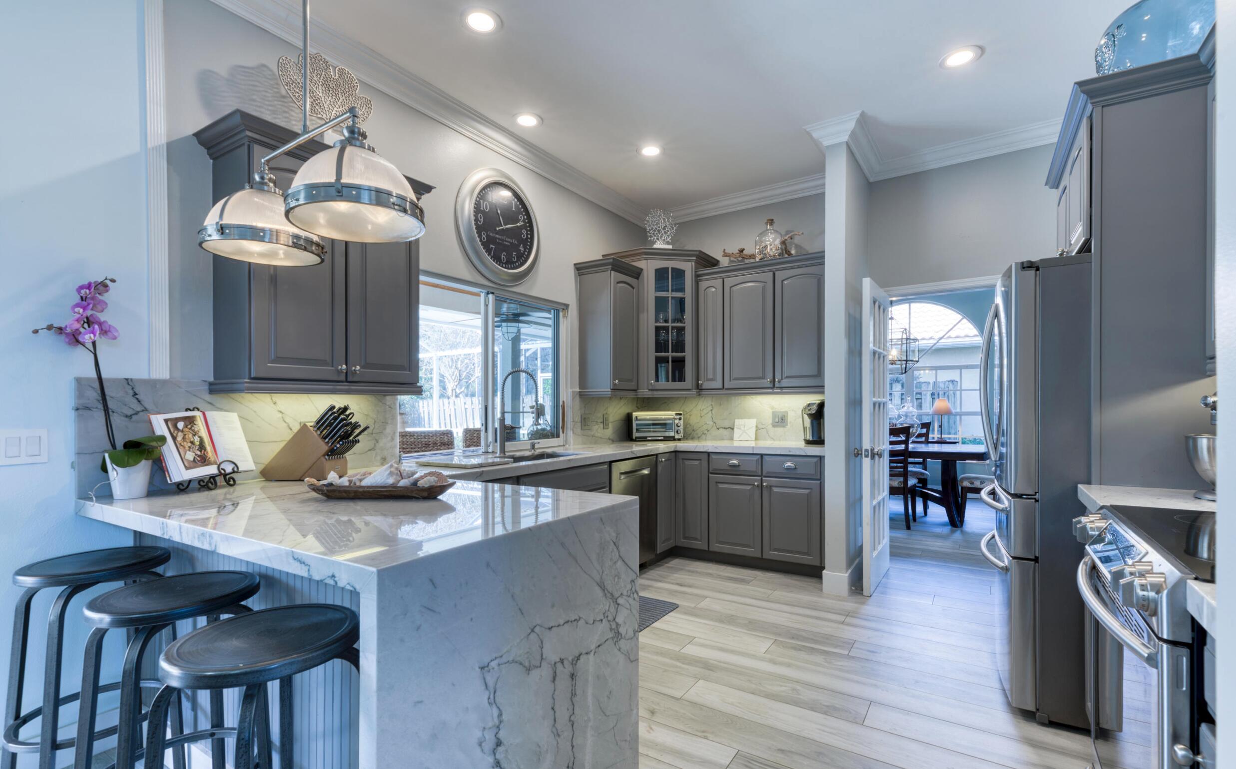 SHOREWOOD - Residential