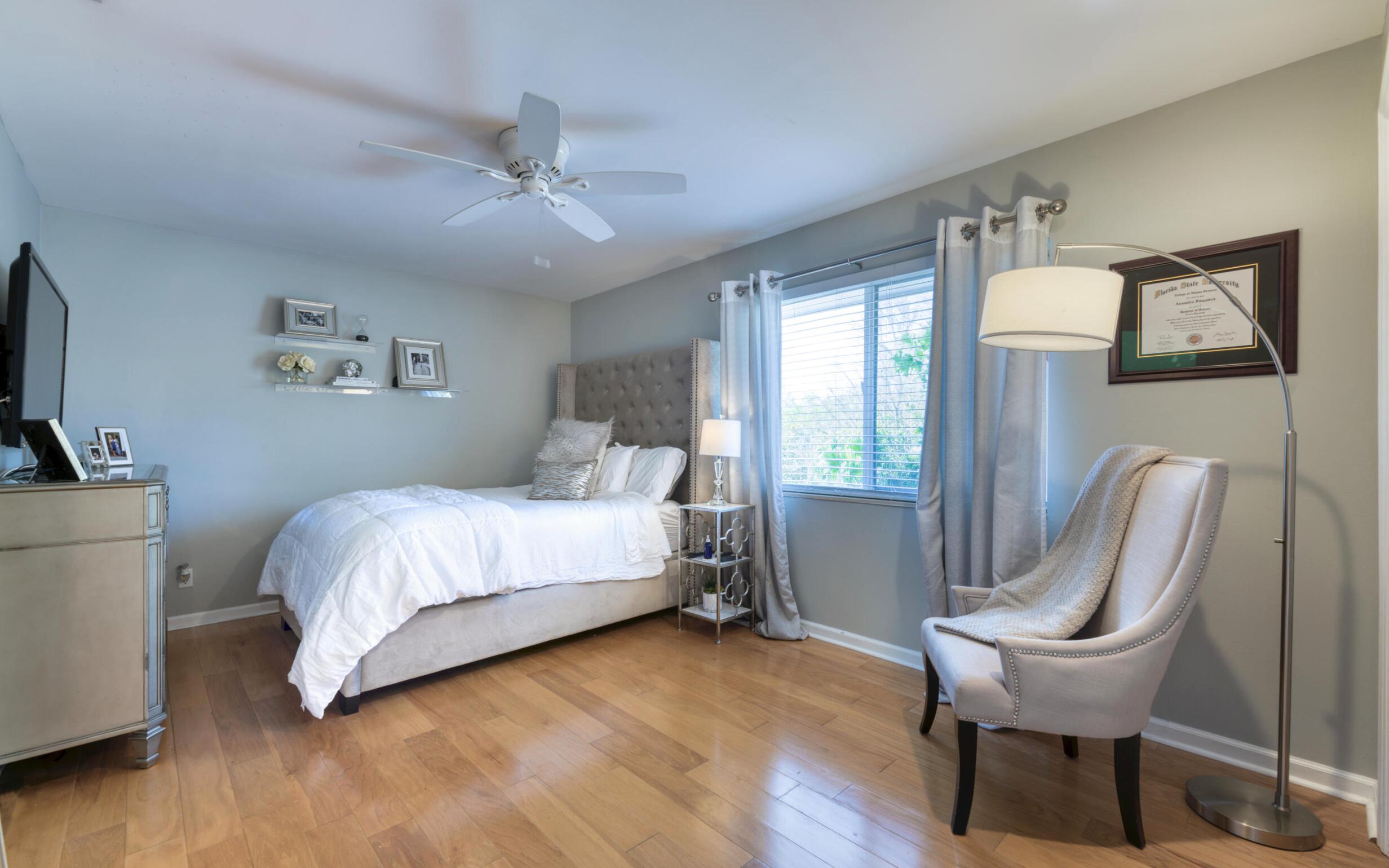 SHOREWOOD - Residential