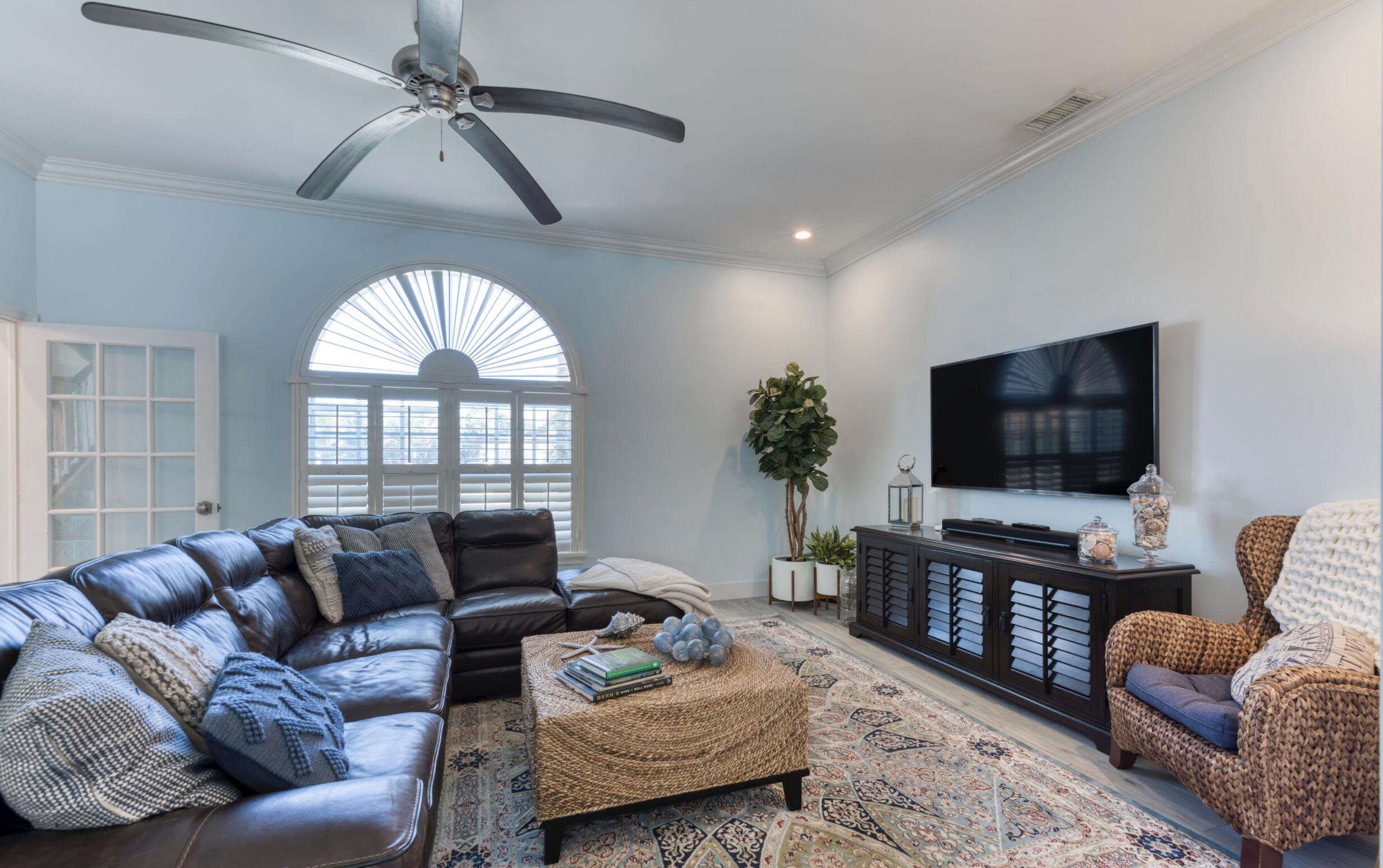 SHOREWOOD - Residential