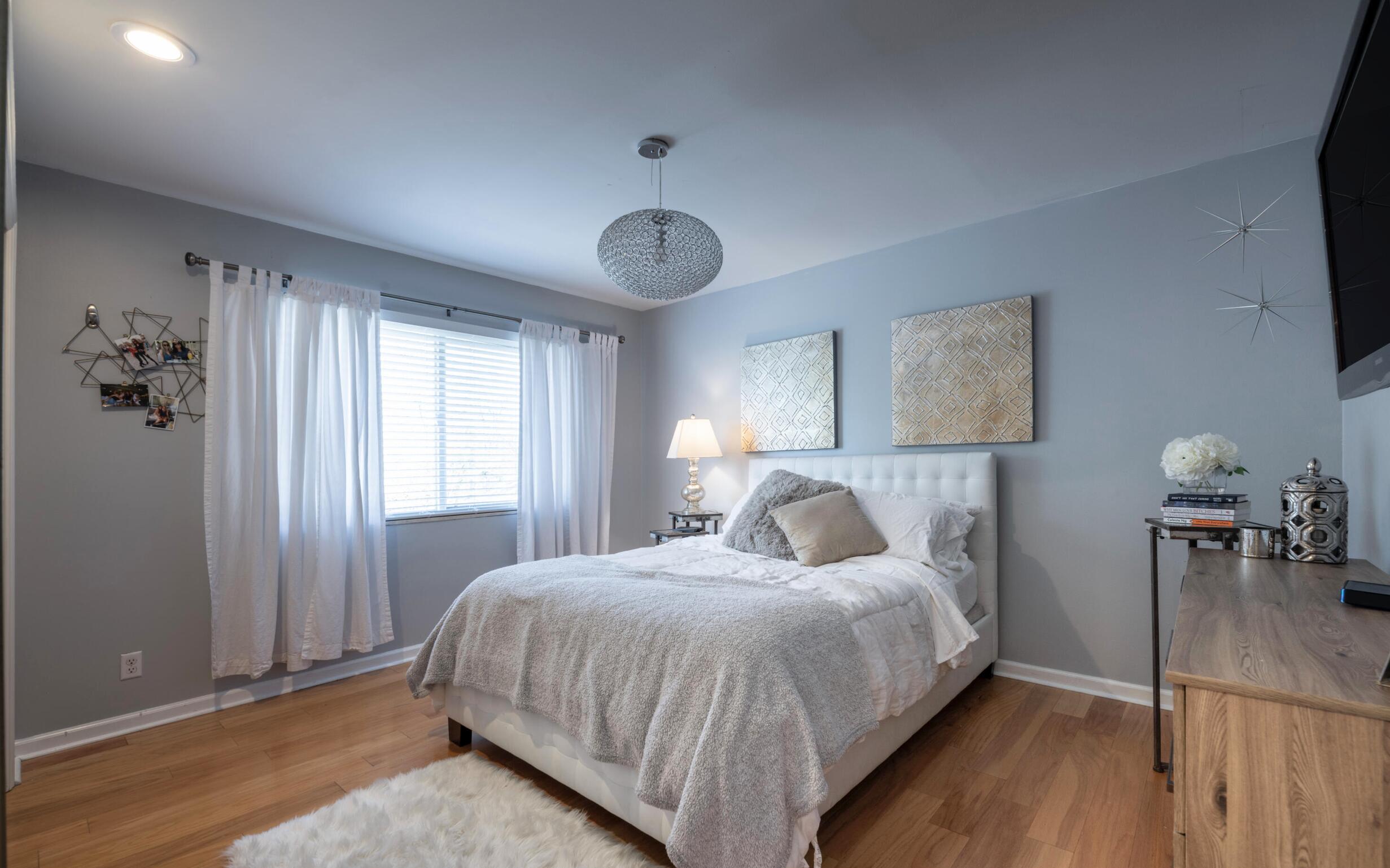 SHOREWOOD - Residential