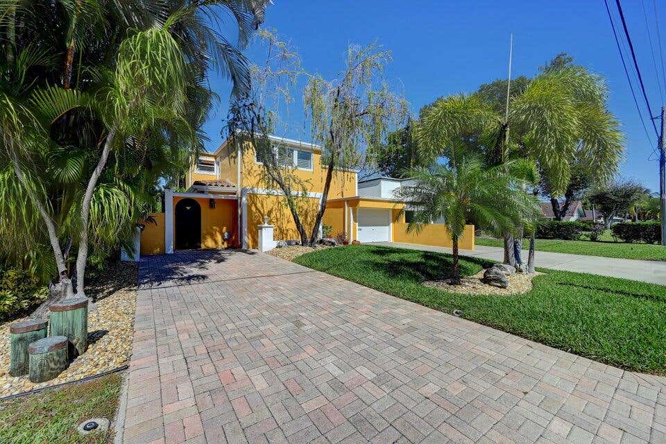 Photo of 665 Forsyth Street, Boca Raton, FL 33487 (MLS # R10915254)