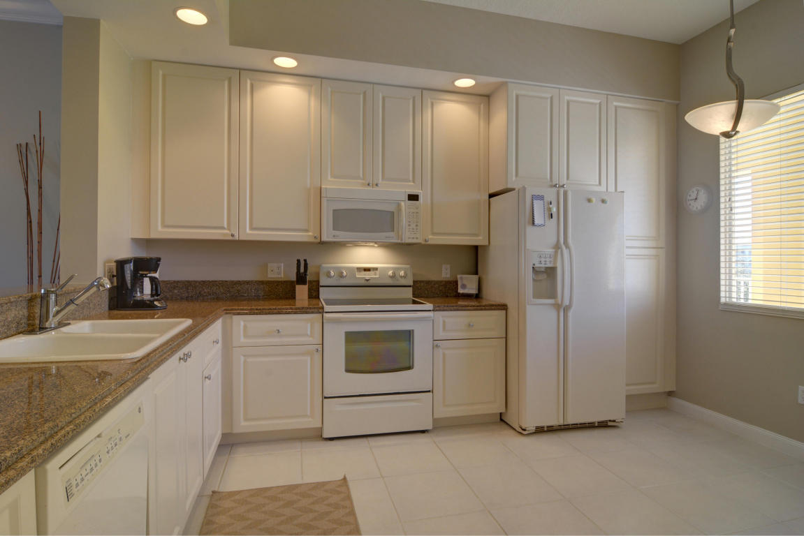 HARBOUR ISLE AT HUTCHINSO - Residential Lease