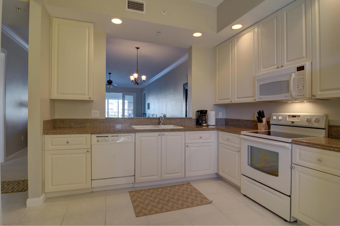 HARBOUR ISLE AT HUTCHINSO - Residential Lease